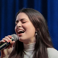 ROLLING STONE NOVAS VOZES APRESENTA: ALINE ABDO CANTA BTS