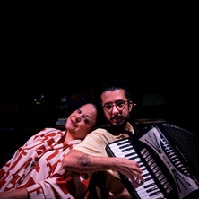 FABIANA COZZA E CLEBER SILVEIRA EM: NUNCA CRER NO QUE N&Atilde;O CANTA