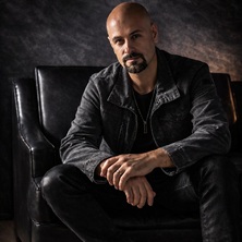 RAIZ CLUB APRESENTA L&Eacute;O MANCINI - CL&Aacute;SSICOS DO ROCK EM VERS&Otilde;ES AC&Uacute;STICAS