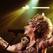 RITA BENNEDITTO - TECNOMACUMBA NO CIRCO VOADOR